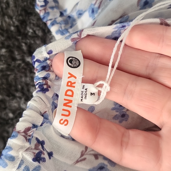 - Sundry - Picture 6 of 10